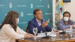 Rodolfo Suarez estuvo acompañado por Ana María Nadal y Víctor Ibañez.