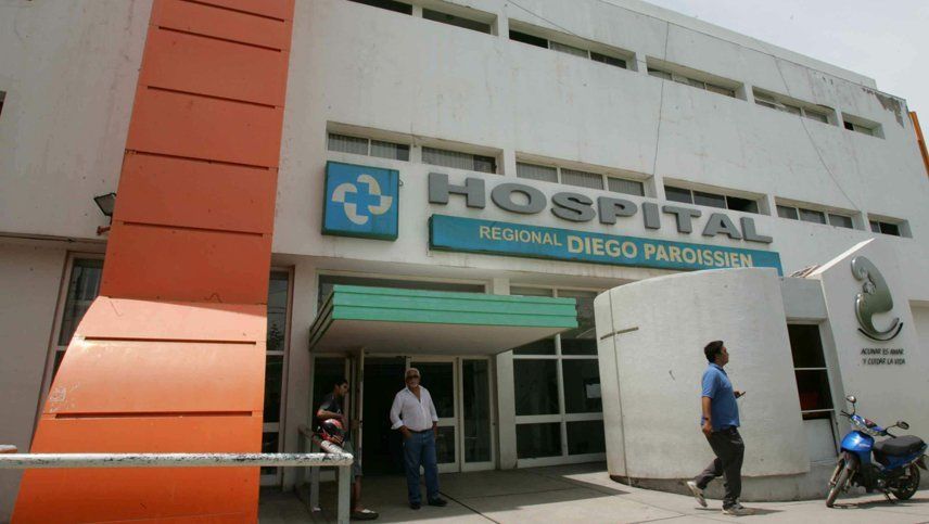 La mujer que dio a luz en la caja de una camioneta de la Policía de Mendoza fue llevada junto a su hija recién nacida al hospital Diego Paroissien, de Maipú. La mujer que dio a luz en la caja de una camioneta de la Policía de Mendoza fue llevada junto a su hija recién nacida al hospital Diego Paroissien, de Maipú.