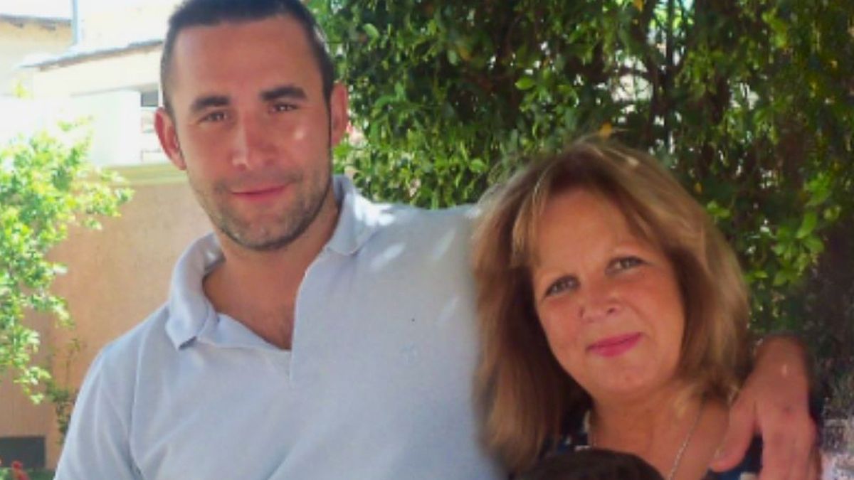 David Demaldé junto a su madre Margarita Gutiérrez. El hombre de 46 años quedó imputado por el crimen.