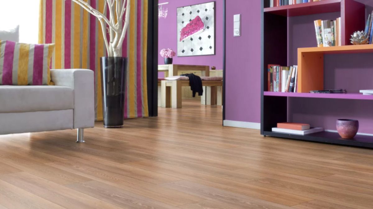 Los pisos flotantes de alta gama marcan tendencia para 2026. Foto: Pewen