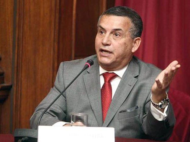 El Ministro del Interior de Perú fue procesado por el crimen de un periodista que ocurrió hace 26 años