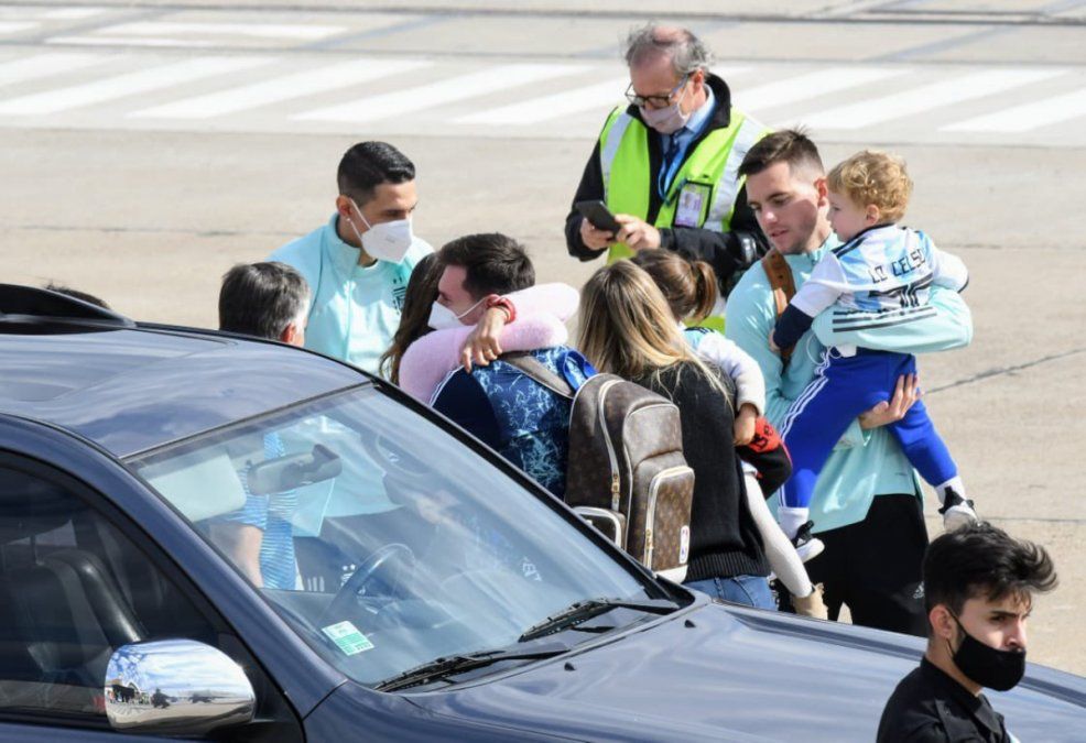 Antonela y Leo Messi, el abrazo del alma del campeón