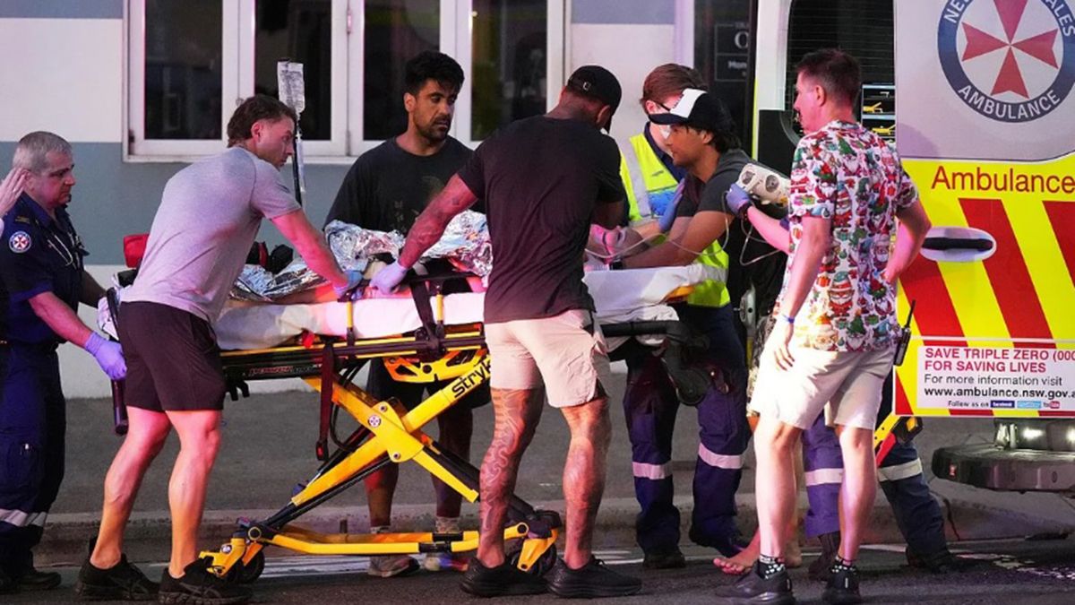 En una celebración judía en una playa de Sidney, un ataque a balazos provocó la muerte de 11 personas y otras 60 fueron heridas. En una celebración judía en una playa de Sidney, un ataque a balazos provocó la muerte de 11 personas y otras 60 fueron heridas.