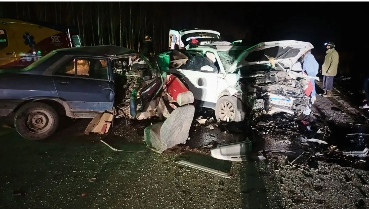 Los dos autos involucrados en el accidente de la ruta 60 a metros de la Variante Palmira, en Maipú.