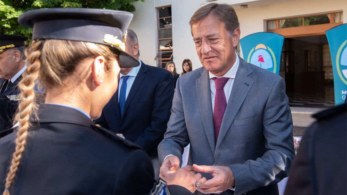 El gobernador Rodolfo Suarez culpó a la macro por las dificultades para equipar a la Policía de Mendoza.