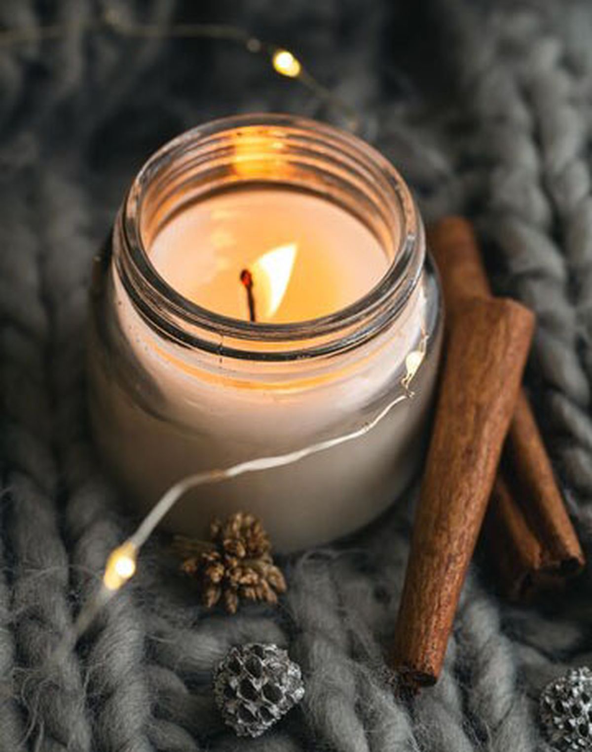 Velas artesanales con aceite usado. Una buena forma de reciclaje. Velas artesanales con aceite usado. Una buena forma de reciclaje.