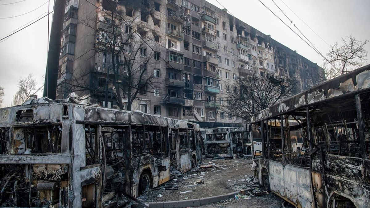 La destrucción prevalece en la infraestructura de varias ciudades de Ucrania.