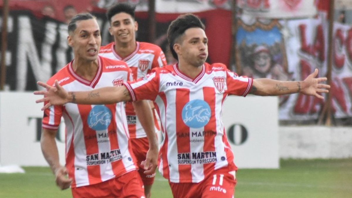 Matías Navarro viene de marcarle un gol a Atenas en el estadio Albirrojo.