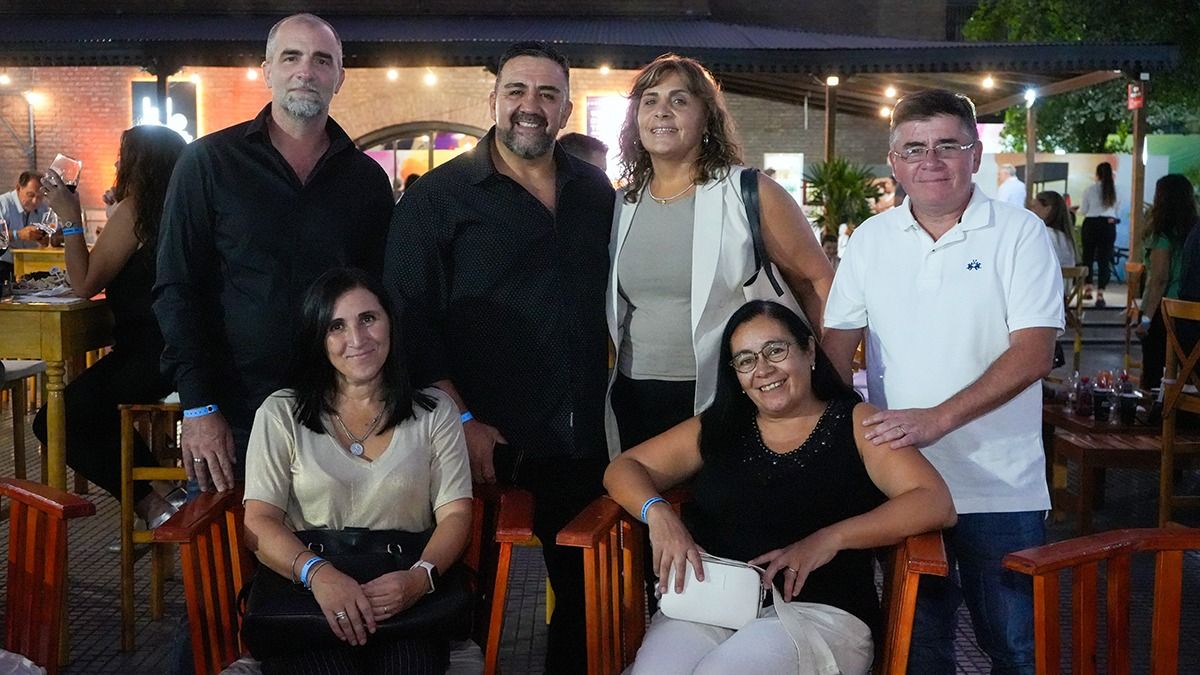 Martín Arija, Lorena Dornauf, Claudio Marinero, Mariela Collado, Érica Lucero y Marcelo Herrera. Foto: Martín Pravata/Diario Uno. Martín Arija, Lorena Dornauf, Claudio Marinero, Mariela Collado, Érica Lucero y Marcelo Herrera. Foto: Martín Pravata/Diario Uno.