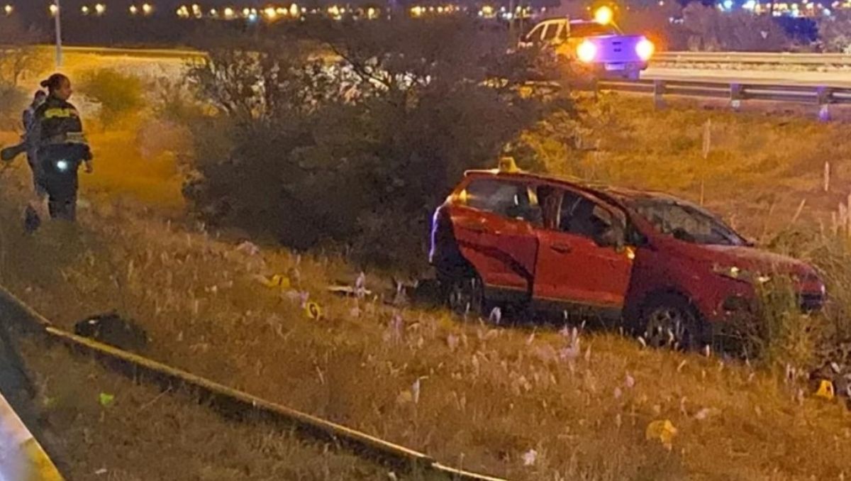 El sacerdote perdió el control de la Ford EcoSport en la que se trasladaba, derrapó hacia el cantero central del camino y luego impactó contra una columna del alumbrado, El sacerdote perdió el control de la Ford EcoSport en la que se trasladaba, derrapó hacia el cantero central del camino y luego impactó contra una columna del alumbrado,