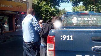 Robó un celular y lo tuvo que salvar la policía de un linchamiento