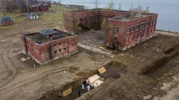 Video: un dron mostró una fosa común en Nueva York en medio de la pandemia de coronavirus