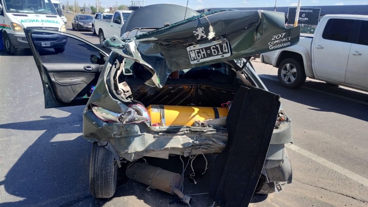 El accidente ocurrió en la intersección entre Acceso Sur y Bulnes.