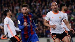 Con dos goles de Messi