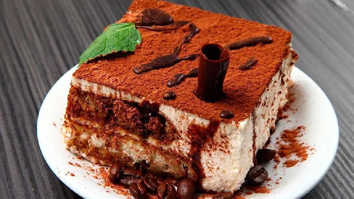 Chocomisú, una de las recetas más deliciosas con los sabores de la chocotorta y el tiramisú. Chocomisú, una de las recetas más deliciosas con los sabores de la chocotorta y el tiramisú.