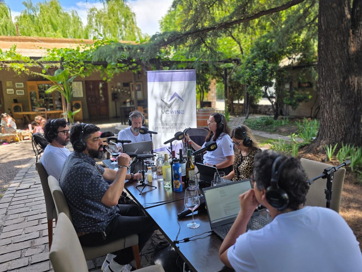 El programa sobre vitivinicultura, enología, gastronomía y turismo más escuchado de la radio mendocina vuelve renovado. El programa sobre vitivinicultura, enología, gastronomía y turismo más escuchado de la radio mendocina vuelve renovado.