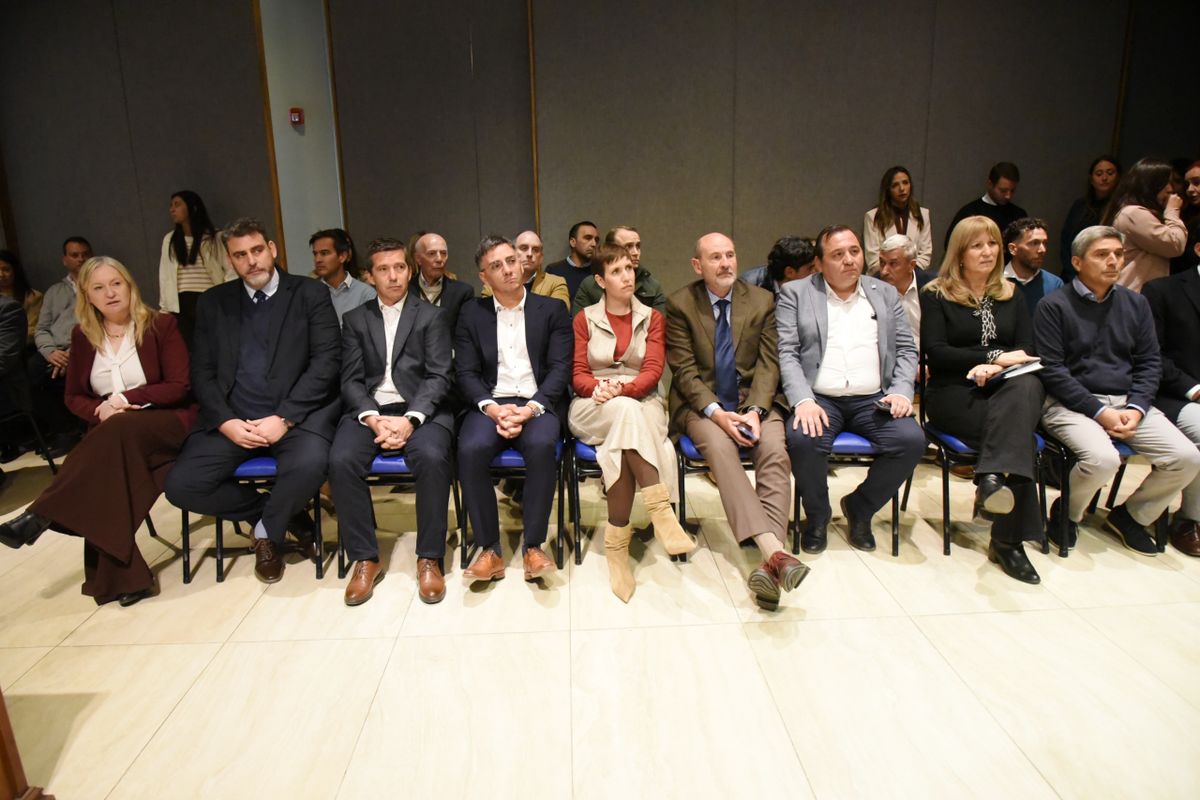 En la actualidad, 40 firmas integran el clúster minero-energético fomentado por la Municipalidad de Guaymallén. En la actualidad, 40 firmas integran el clúster minero-energético fomentado por la Municipalidad de Guaymallén.