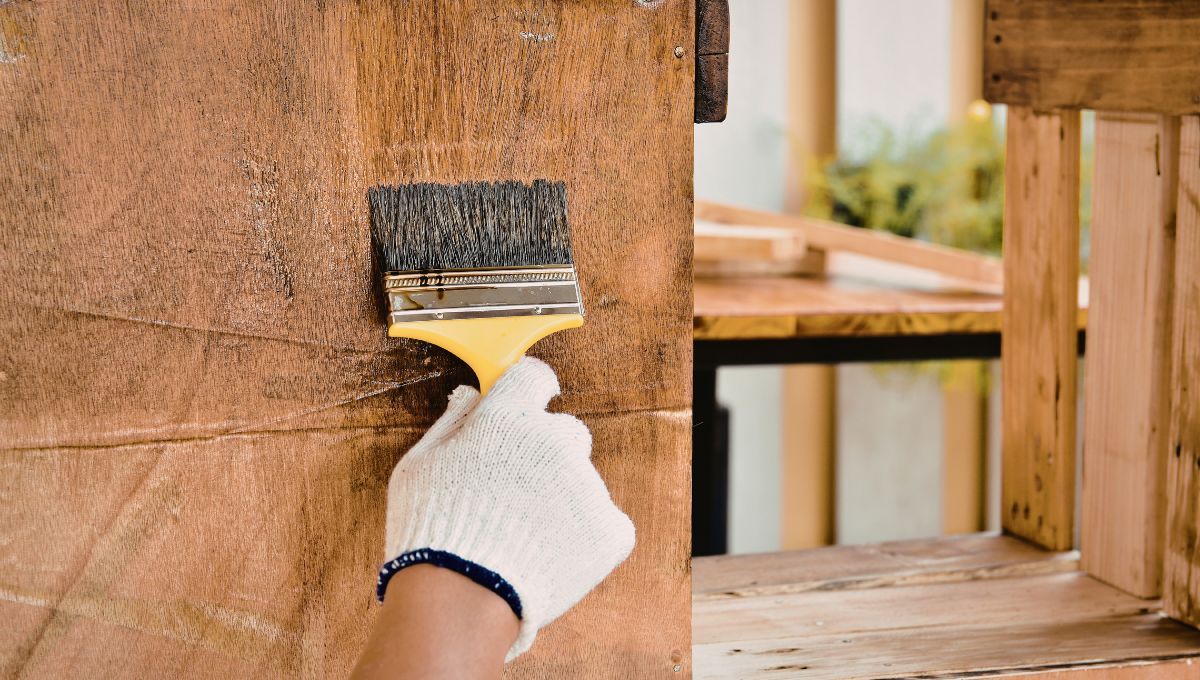 El té negro es muy bueno para tapar detalles y ponerle color a la madera sin usar barniz. El té negro es muy bueno para tapar detalles y ponerle color a la madera sin usar barniz.