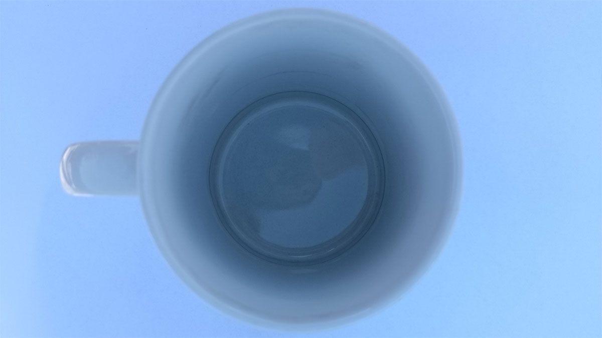 No es muy complicado limpiar las tazas y los residuos que se van fijando en sus fondos y paredes. No es muy complicado limpiar las tazas y los residuos que se van fijando en sus fondos y paredes.