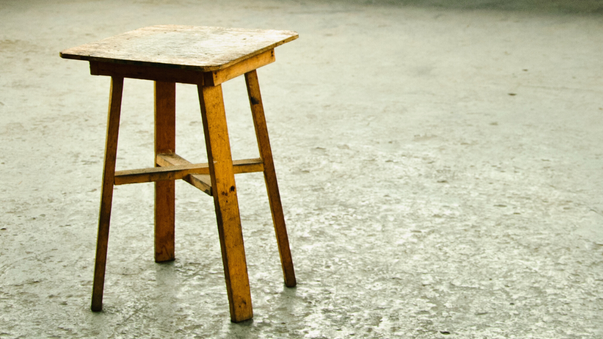 Recicla el banquito de madera viejo que tengas en casa y conviértelo en esta fabulosa idea