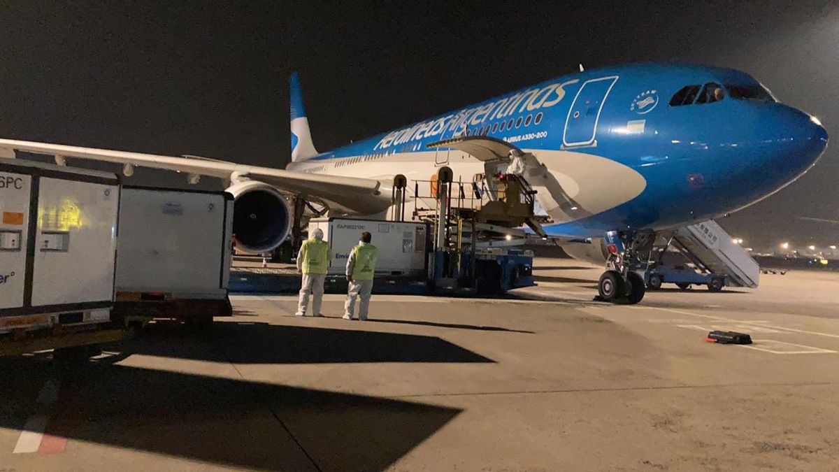 El avión de Aerolíneas Argentinas ya salió desde el aeropuerto de Beijing