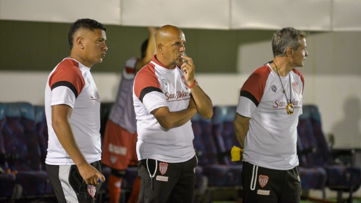 Corrales, junto a Lautaro Durán ayudante de campo y Gastón González, el preparador físico.
