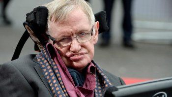 El reconocido físico británico Stephen Hawking murió hoy a los 76 años