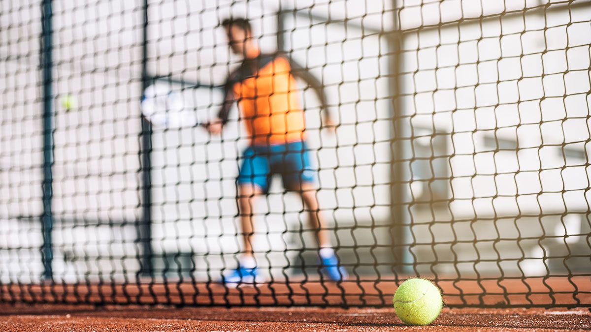 Errores comunes que frenan tu progreso en pádel (y cómo evitarlos)