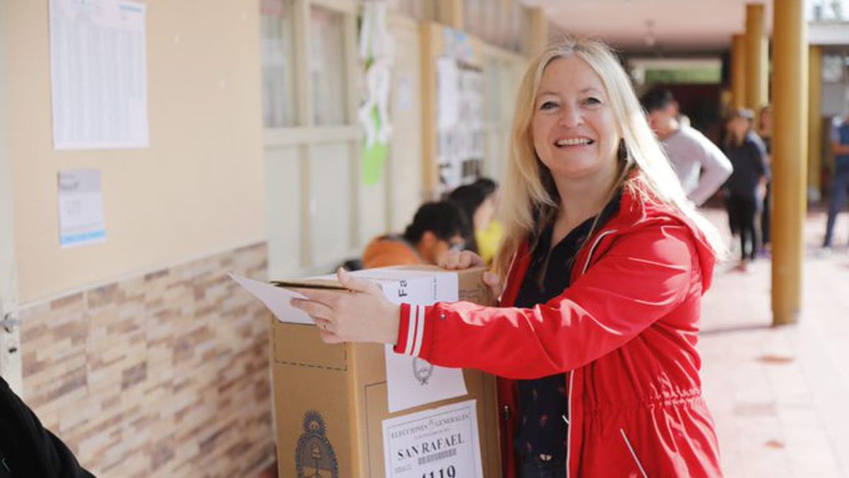 La vicegobernadora electa, Hebe Casado, firmó la neutralidad de Cambia Mendoza de cara al balotaje, pero reconoció que a título personal ya tiene decidido votar a Javier Milei.