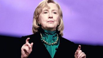 Hillary Clinton canceló un viaje de campaña a California por una neumonía