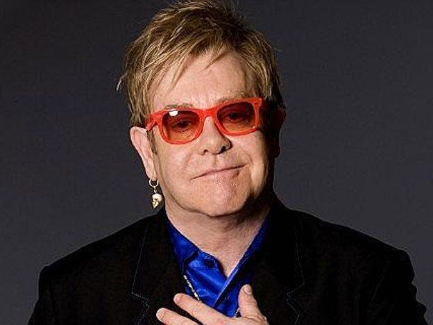 Elton John, tras descubrir que sufre de apendicitis, aseguró que está agradecido de estar vivo