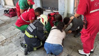 Bomberos rescataron a un gato que estaba inconsciente de un incendio y lo tuvieron que reanimar Bomberos rescataron a un gato que estaba inconsciente de un incendio y lo tuvieron que reanimar