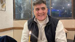 Sergio Lacon y una vida realmente feliz. Estoy lejos de los egocentrismos y cerca de la alegría infinita, describe. Fue sacerdote, es padre de tres hijos y voluntario en una asociación. Sergio Lacon y una vida realmente feliz. Estoy lejos de los egocentrismos y cerca de la alegría infinita, describe. Fue sacerdote, es padre de tres hijos y voluntario en una asociación.