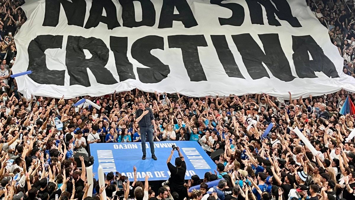 Un acto con un fuerte respaldo a Cristina Kirchner. Un acto con un fuerte respaldo a Cristina Kirchner.