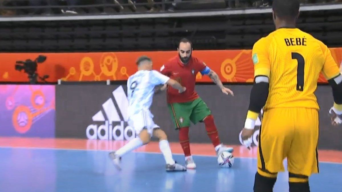 La piña de Borruto a Ricardinho en la final del Mundial