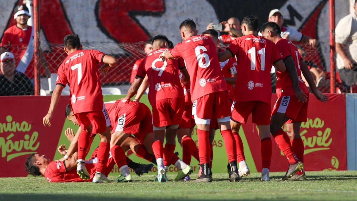 Un gran festejo desplegó Emiliano Ozuna cuando marcó el gol ante Tristán Suárez. Un gran festejo desplegó Emiliano Ozuna cuando marcó el gol ante Tristán Suárez.