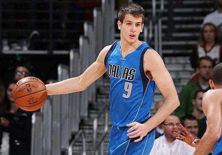 Nicolás Brussino tuvo minutos de juego en la primera victoria de Dallas