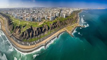 La única capital con América del Sur con acceso directo al océano: es la segunda más seca del mundo