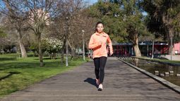 Solo cinco minutos más de ejercicio al día pueden marcar una diferencia real en la esperanza de vida. Crédito: Freepik.