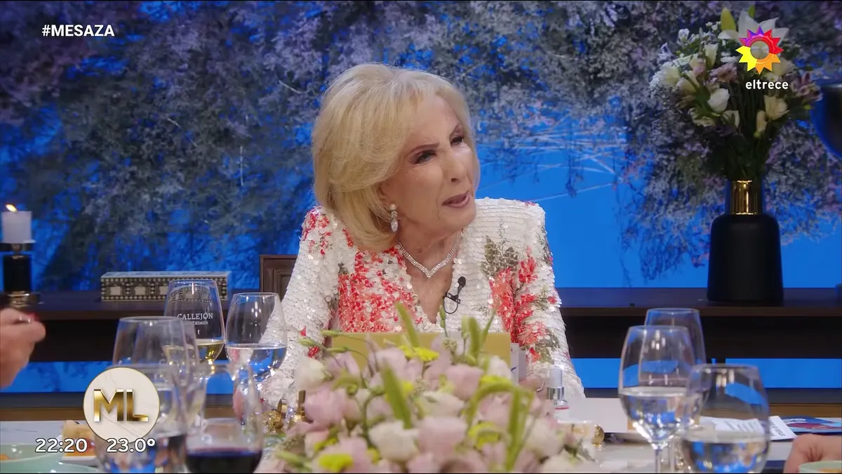 Mirtha Legrand sorprendida por las escenas de la China Suárez y Verónica Llinas en El Barro 2. Mirtha Legrand sorprendida por las escenas de la China Suárez y Verónica Llinas en El Barro 2.