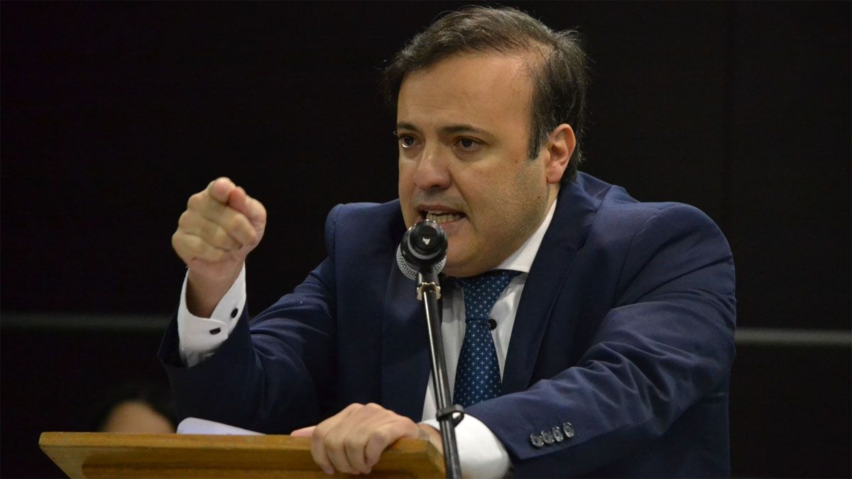 El fiscal jefe de Rivadavia y Junín, Mariano Carabajal, pidió un veredicto de culpabilidad para Eric Suazo por el crimen de Carlos Gruini. El fiscal jefe de Rivadavia y Junín, Mariano Carabajal, pidió un veredicto de culpabilidad para Eric Suazo por el crimen de Carlos Gruini.