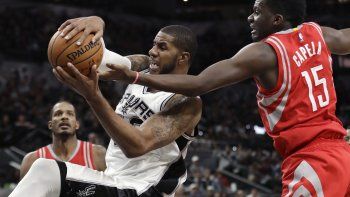 Ginóbili y Laprovittola no pudieron evitar una nueva caída de los Spurs