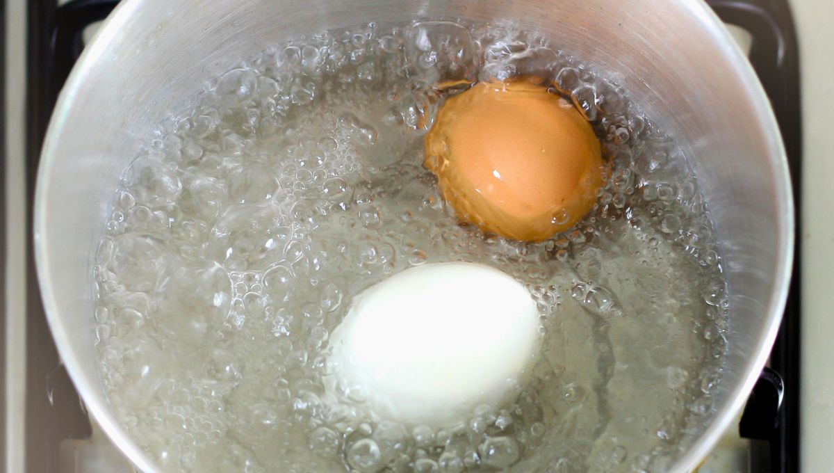 Por qué el vinagre mejora la cocción de los huevos y cuál es la forma correcta de usarlo