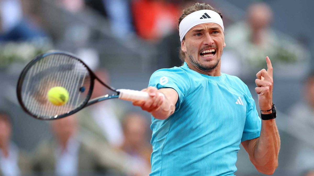 Alexander Zverev tuvo que batallar bastante en el segundo set contra el belga Alexander Blockx para clasificar a la final del Masters 1.000 de Madrid. Alexander Zverev tuvo que batallar bastante en el segundo set contra el belga Alexander Blockx para clasificar a la final del Masters 1.000 de Madrid.