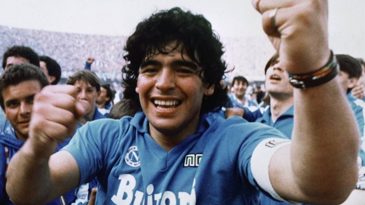 Napoli saludó a Diego Maradona en la medianoche italiana