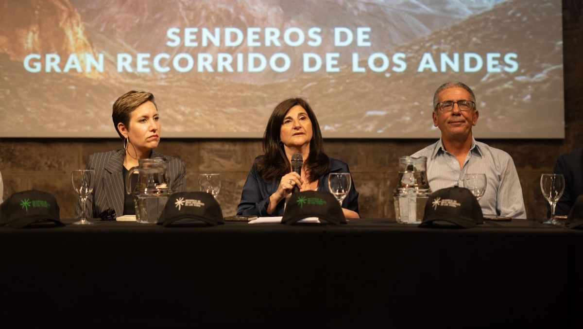 La ministra Jimena Latorre junto a los titulares de turismo, Gabriel Testa, y de Deportes, Federico Chiapetta.