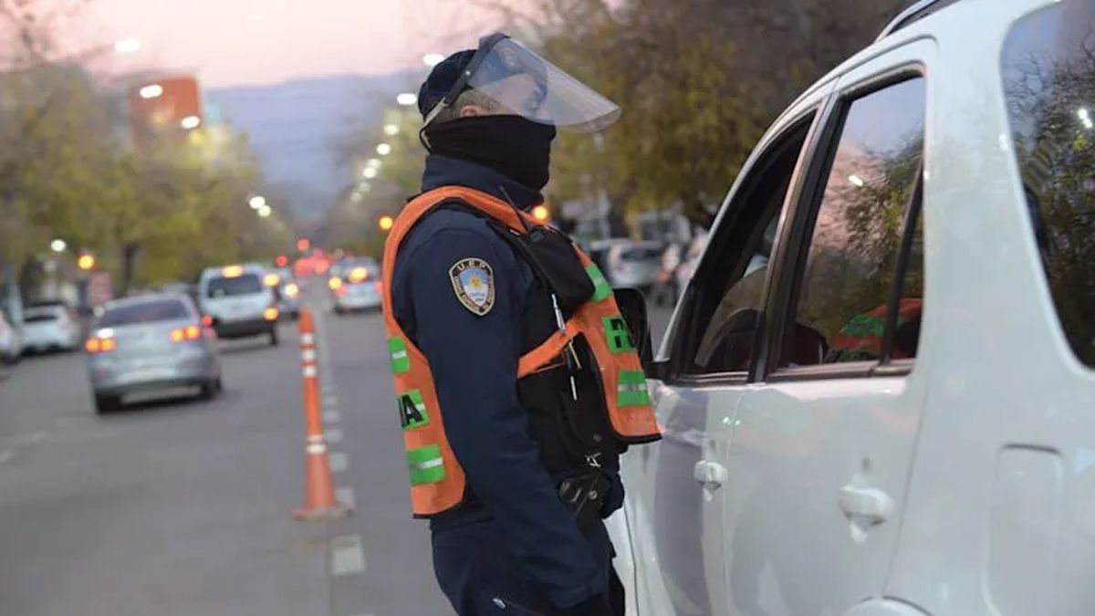 Este fin de semana se incrementarán los controles policiales. En Mendoza ya son 8.000 los imputados y se desbarataron 120 fiestas clandestinas.