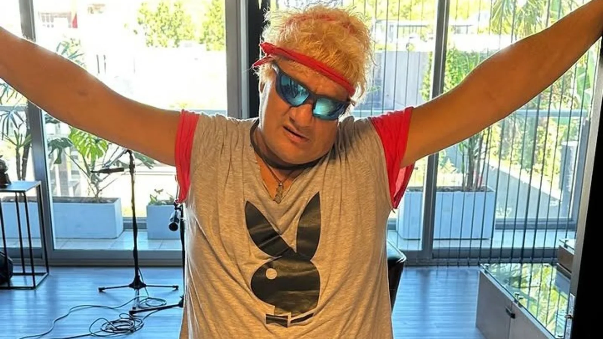 Rockstar. Pity Álvarez cayó de sorpresa a un bar de Palermo y cantó La sal no sala de Charly García. 