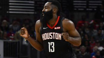 James Harden aportó 9 triples en la victoria de Houston Rockets