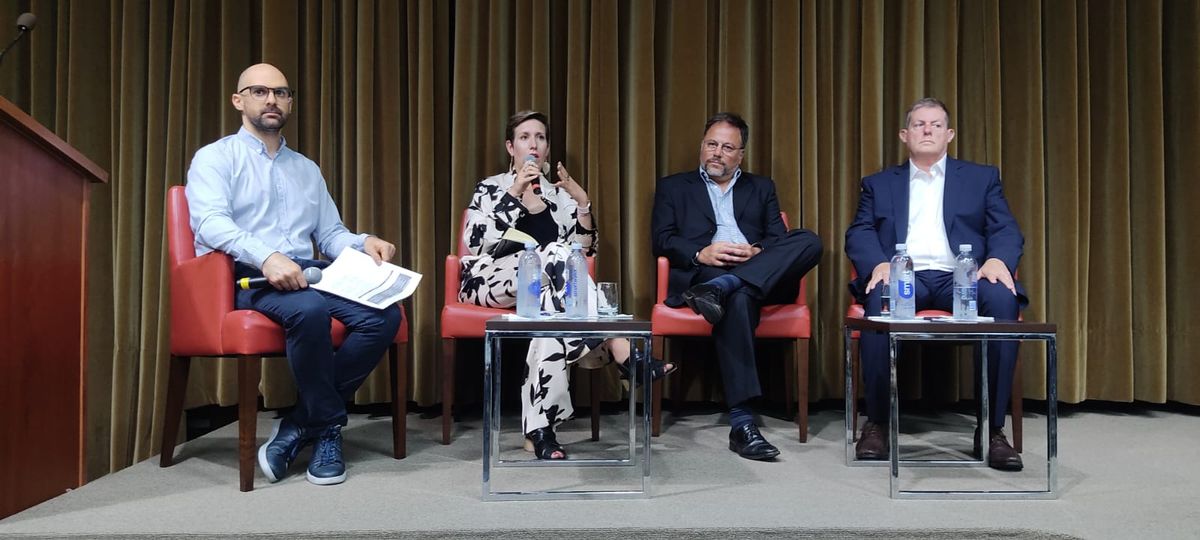 En el Consejo Profesional de Ingeniería Mecánica y Electricista en Buenos Aires fue el seminario en el que expuso Jimena Latorre. En el Consejo Profesional de Ingeniería Mecánica y Electricista en Buenos Aires fue el seminario en el que expuso Jimena Latorre.